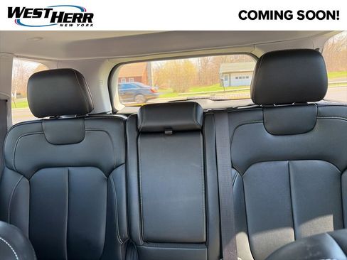 Used 2023 Jeep Grand Cherokee Limited AWD/4WD image 9