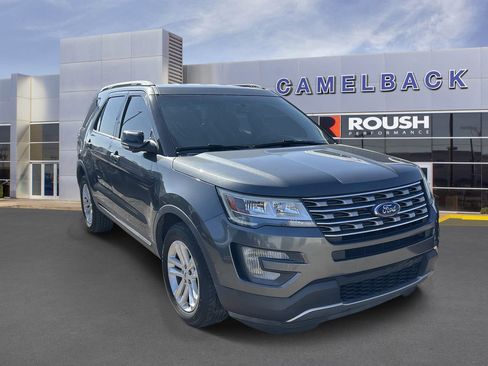 Used 2017 Ford Explorer XLT w/ Equipment Group 201A FWD image 4