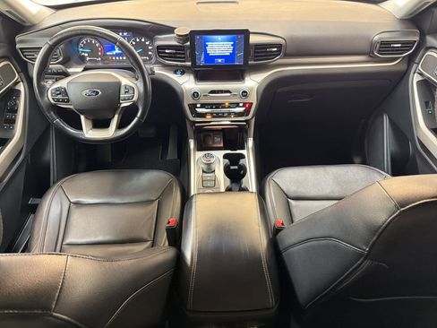 Used 2021 Ford Explorer XLT w/ Equipment Group 202A image 15