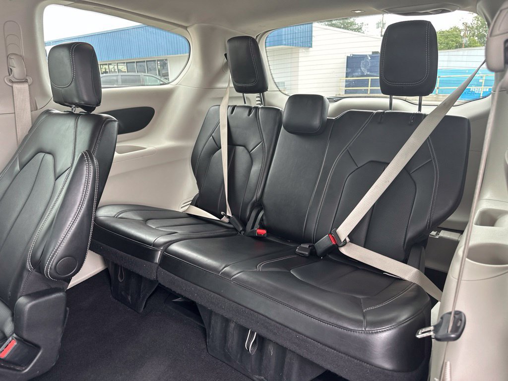 Used 2024 Chrysler Pacifica Touring-L FWD image 14
