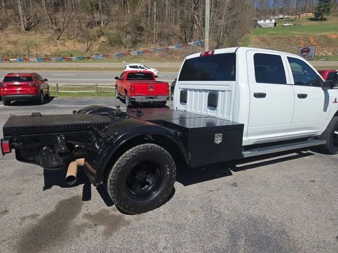 Used 2024 RAM 3500 Tradesman w/ Chrome Appearance Group AWD/4WD image 3