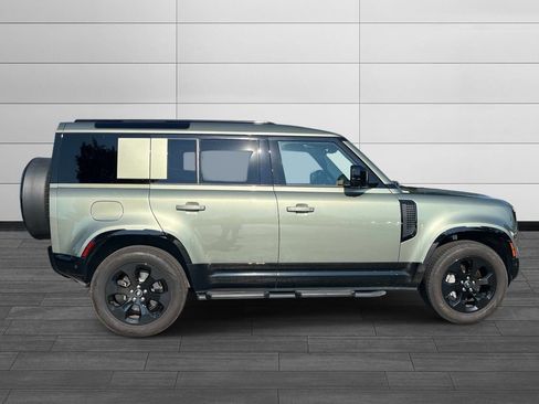 Certified 2025 Land Rover Defender 110 X-Dynamic SE AWD/4WD image 6