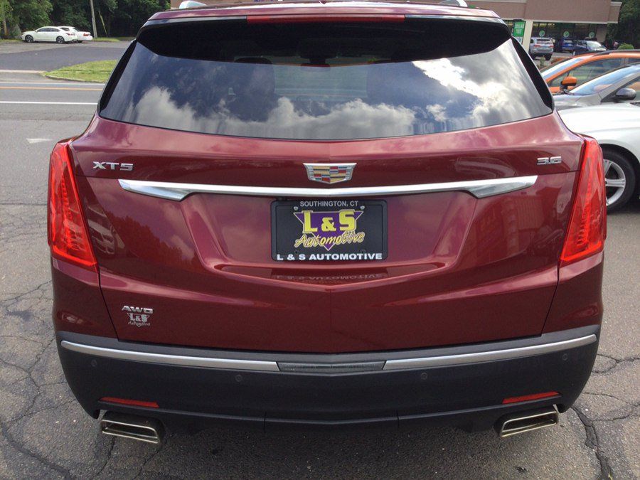 Used 2018 Cadillac XT5 Luxury w/ Driver Awareness Package AWD/4WD image 9