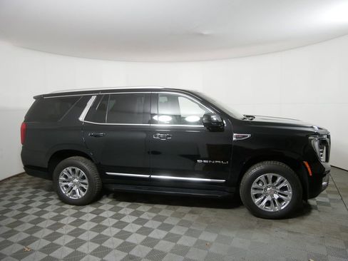 Used 2025 GMC Yukon Denali w/ Advanced Technology Package image 2