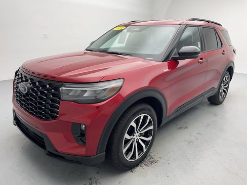 Used 2025 Ford Explorer ST-Line image 5