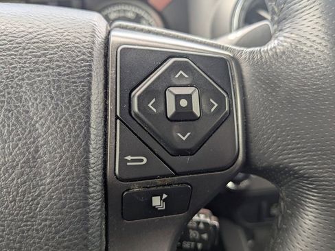 Used 2017 Toyota Tacoma TRD Sport image 27