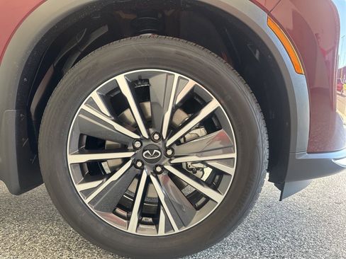 New 2026 INFINITI QX60 Luxe w/ Family Package image 7