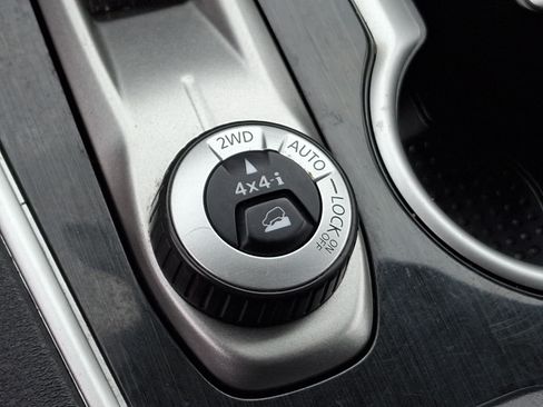Used 2019 Nissan Pathfinder S AWD/4WD image 25