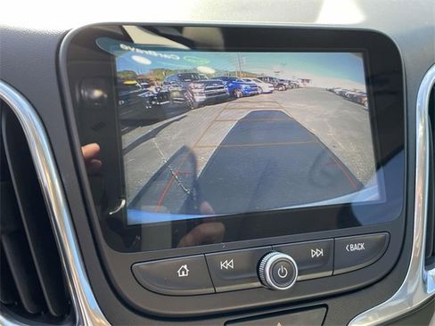 Certified 2018 Chevrolet Equinox LT w/ Sun & Infotainment Package image 17