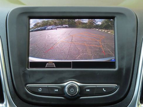 Used 2023 Chevrolet Equinox LT w/ Driver Convenience Package image 5