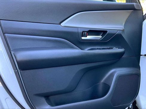 Used 2024 Toyota Grand Highlander XLE image 19