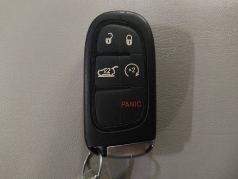 Used 2022 Jeep Cherokee Latitude Lux FWD image 32