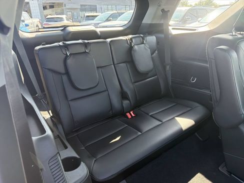 Used 2024 Ford Explorer Limited w/ Equipment Group 301A AWD/4WD image 18