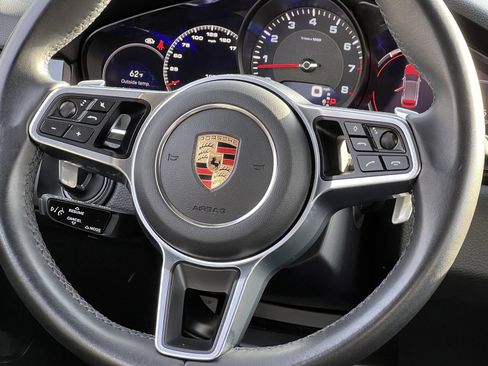 Certified 2023 Porsche Cayenne Platinum Edition image 20