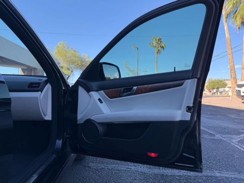 Used 2009 Mercedes-Benz C 350 Sport image 32