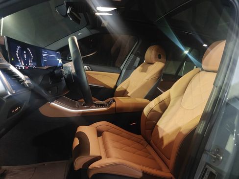 Used 2025 BMW X5 xDrive40i w/ M Sport Package image 8