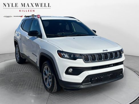 New 2026 Jeep Compass Latitude image 2