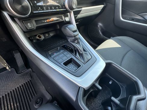 Used 2025 Toyota RAV4 LE AWD/4WD image 29