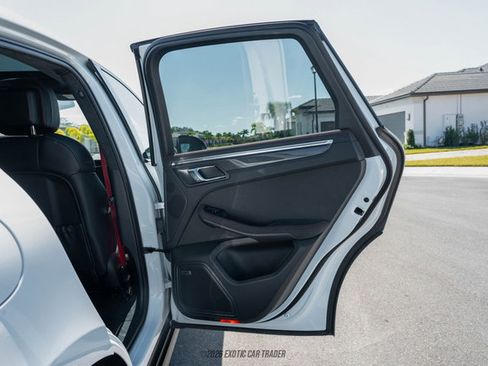 Used 2024 Porsche Macan GTS image 54