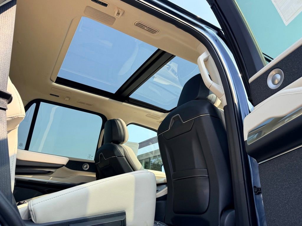 New 2027 Lincoln Navigator Reserve w/ Jet Appearance Package AWD/4WD image 26