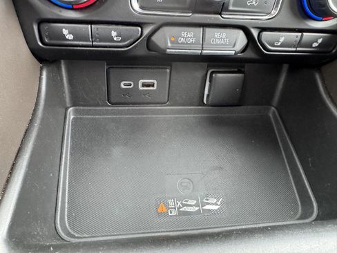 Used 2022 Chevrolet Suburban LT w/ LT Signature Package image 6