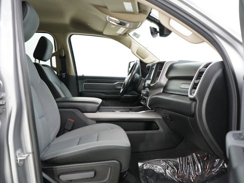 Used 2019 RAM 1500 Big Horn AWD/4WD image 11