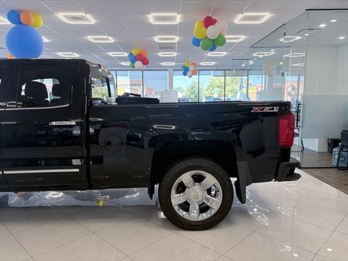 Used 2017 Chevrolet Silverado 1500 LTZ Z71 w/ LTZ Plus Package AWD/4WD image 7