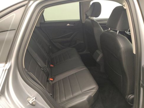 Used 2022 Volkswagen Jetta SE FWD image 19