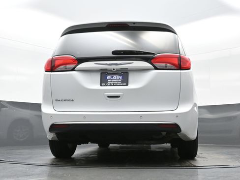 Used 2017 Chrysler Pacifica Touring Plus FWD image 31