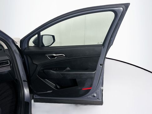 Used 2025 Kia Sportage LX FWD image 29