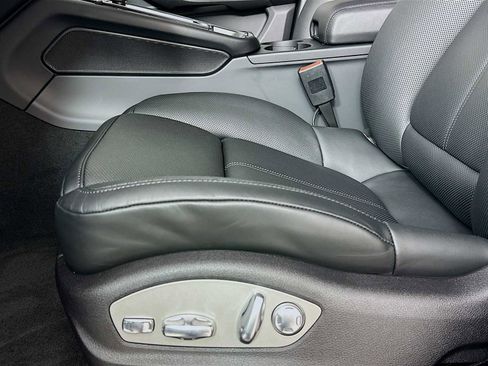 New 2026 Porsche Macan image 12