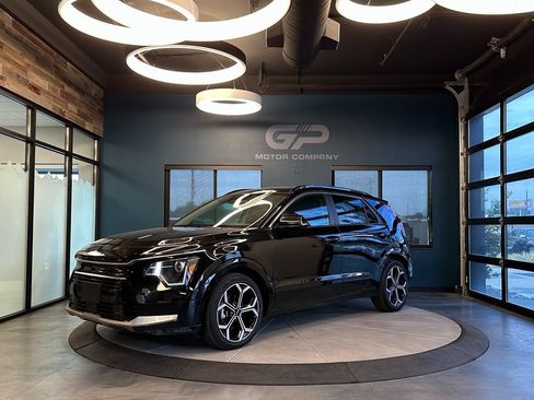 Used 2023 Kia Niro EX Touring image 7