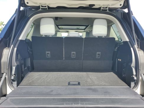 Used 2025 Ford Expedition Platinum w/ Driver's Package image 11