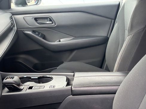 Used 2024 Nissan Rogue S image 10