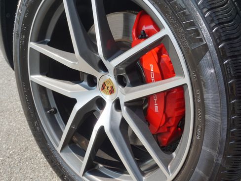 Certified 2023 Porsche Macan S AWD/4WD image 12