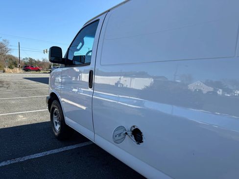 Used 2022 GMC Savana 2500 Regular Van 3D w/ Communications Package image 24