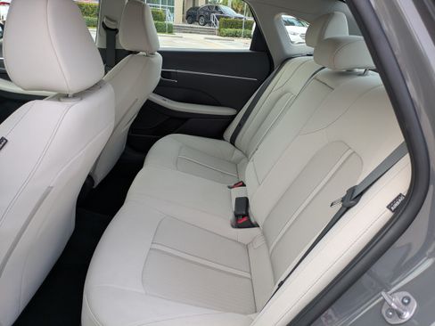 Certified 2023 Hyundai Sonata SEL w/ Convenience Package FWD image 12