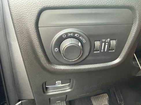Used 2023 Jeep Grand Cherokee Altitude AWD/4WD image 12