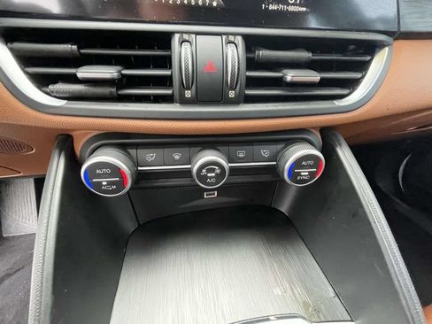 Used 2018 Alfa Romeo Giulia AWD image 29