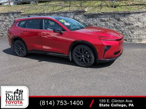 Used 2025 Toyota Crown Signia w/ Advanced Technology Package image 1