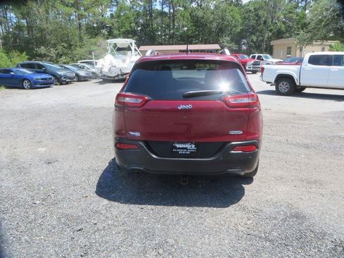 Used 2017 Jeep Cherokee Latitude w/ Safety/Convenience Group FWD image 7