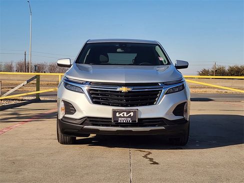 Used 2022 Chevrolet Equinox LT image 2