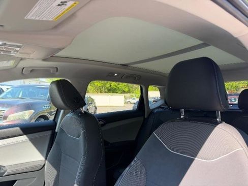 Used 2024 Volkswagen Taos SE w/ Panoramic Sunroof Package image 30