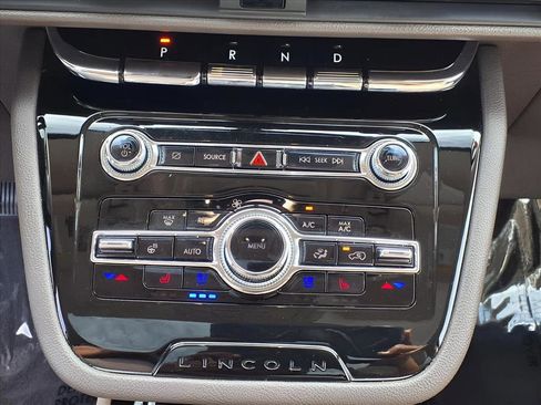 Certified 2022 Lincoln Corsair AWD w/ Premium Package image 9