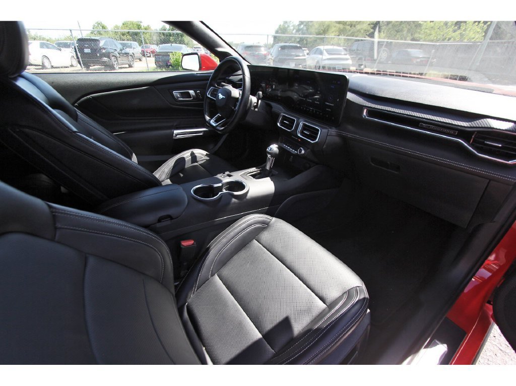 Used 2025 Ford Mustang Convertible RWD image 11
