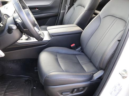 Certified 2025 MAZDA CX-70 Plug-In Hybrid w/ Premium Pkg image 43