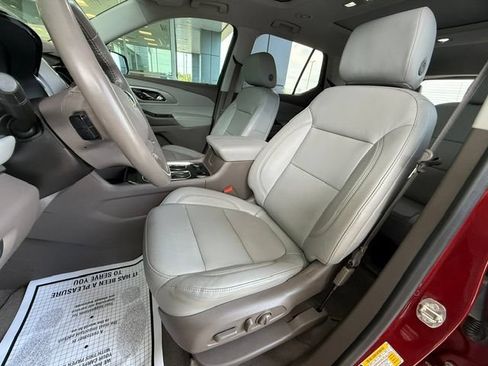 Used 2020 Chevrolet Traverse LT w/ LT Premium Package FWD image 9