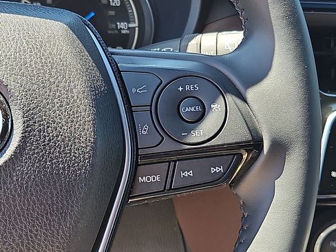 Used 2024 Toyota Venza XLE AWD/4WD image 21