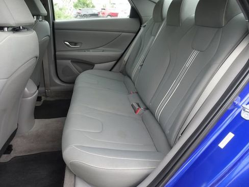 Used 2023 Hyundai Elantra SEL w/ Convenience Package FWD image 9