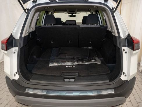 Used 2023 Nissan Rogue SV image 6